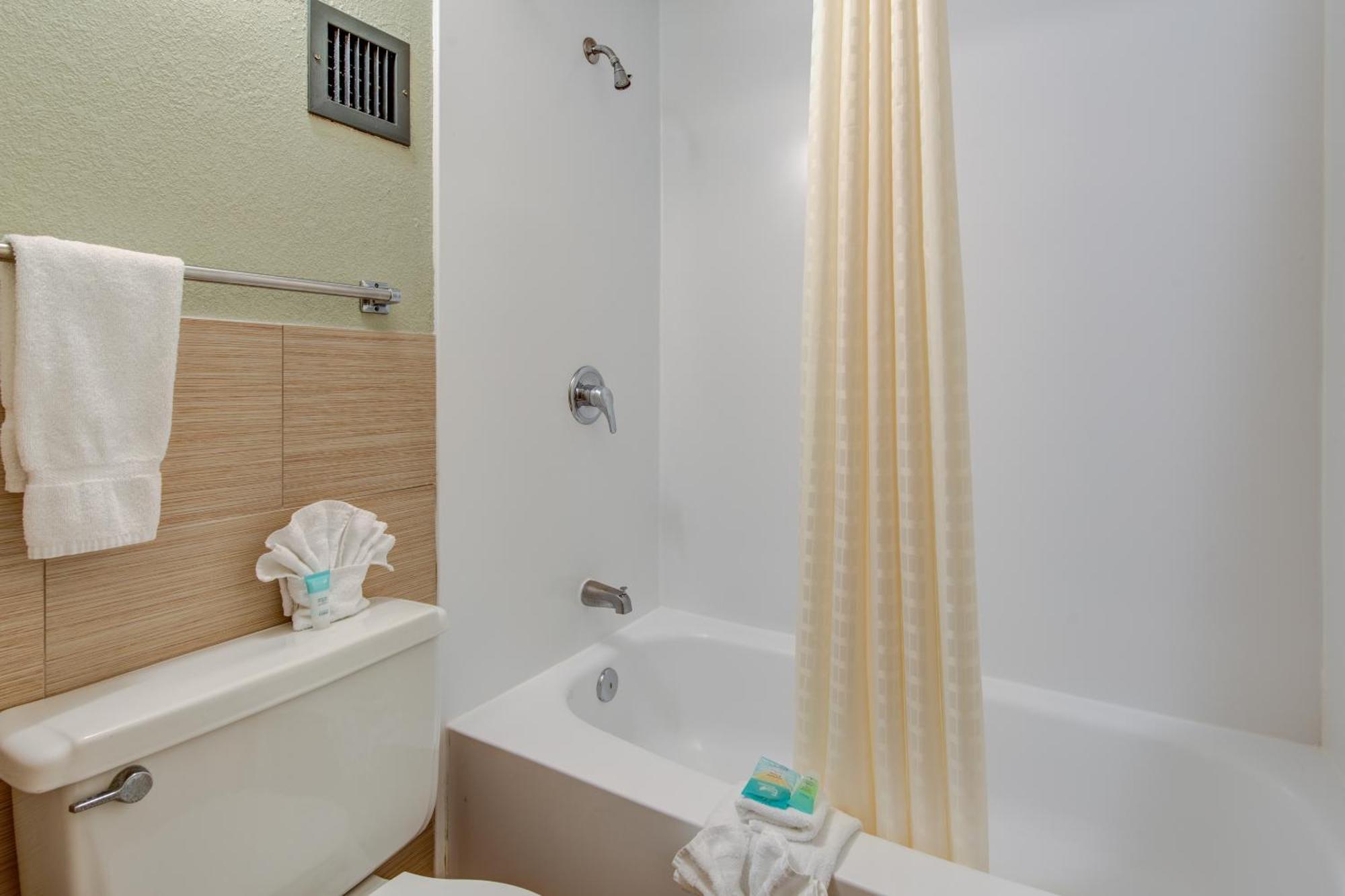 Hotel Glenstone 3*